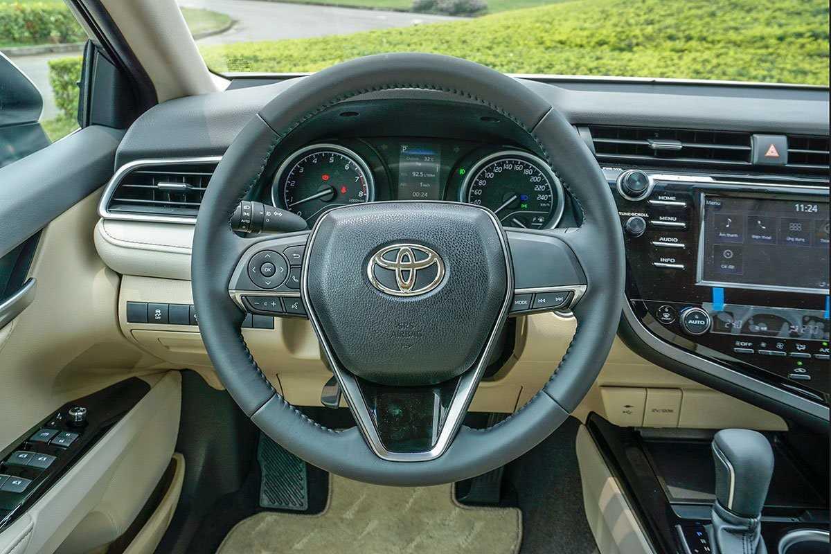 Vô lăng Toyota Camry 2020