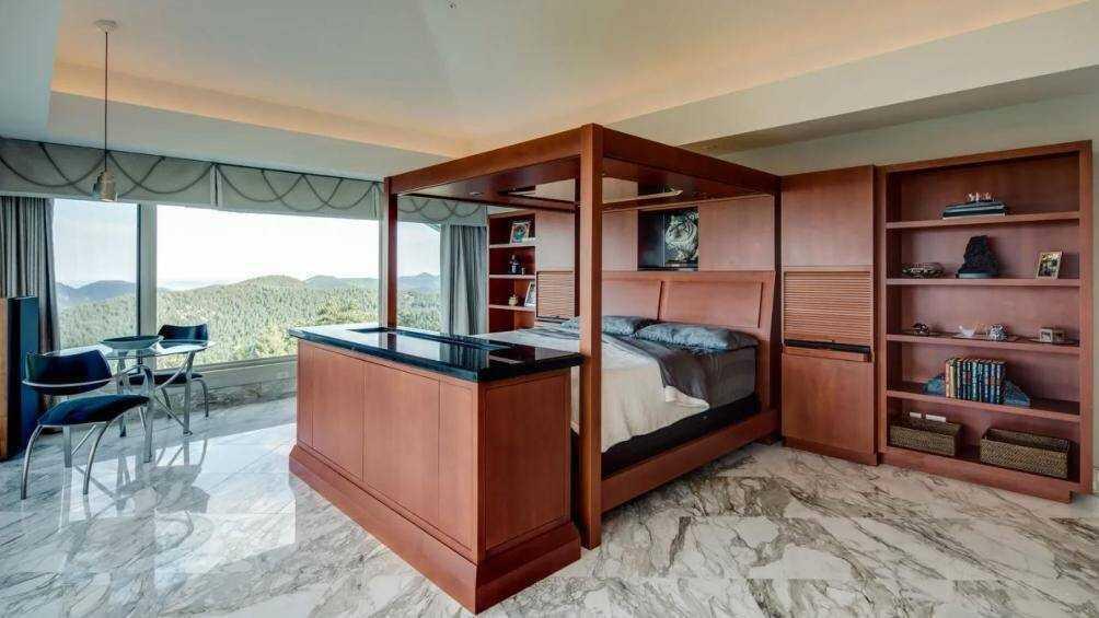 Tòa biệt thự sang trọng cùng nhà để xe rộng gần 3000m2