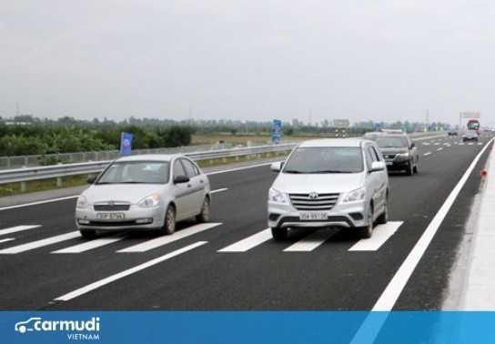 Quy định của pháp luật về vượt xe ô tô và mức xử phạt