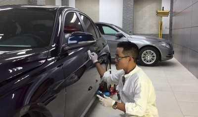 Đưa xế cưng đến các gara có uy tín để kỹ thuật viên có tay nghề để xử lý vết trầy xước