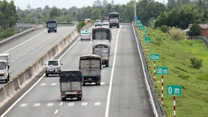 Kĩ năng giữ khoảng cách an toàn khi lái xe ô tô