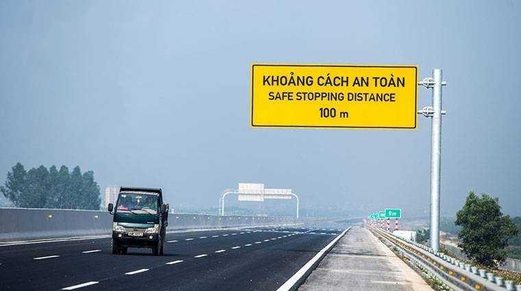 Khoảng cách tối thiểu giữa 2 xe