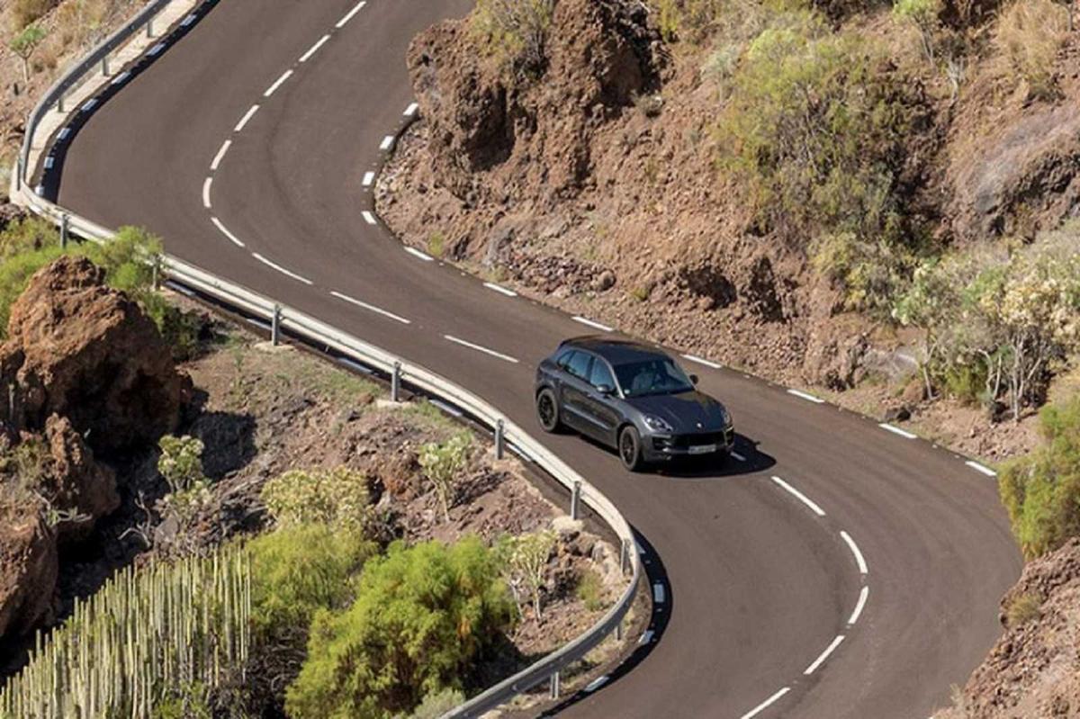 Lái xe ô tô trên đường đèo núi, bác tài cần lưu ý những gì?