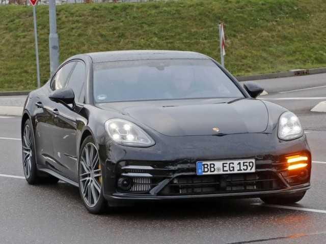 Porsche Panamera 2021