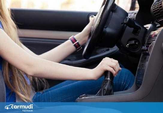 Cách giải quyết khi gặp tình trạng xe số sàn khó vào số