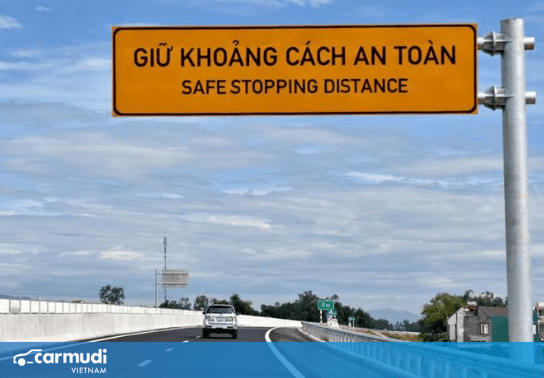 Kĩ năng giữ khoảng cách an toàn khi lái xe ô tô