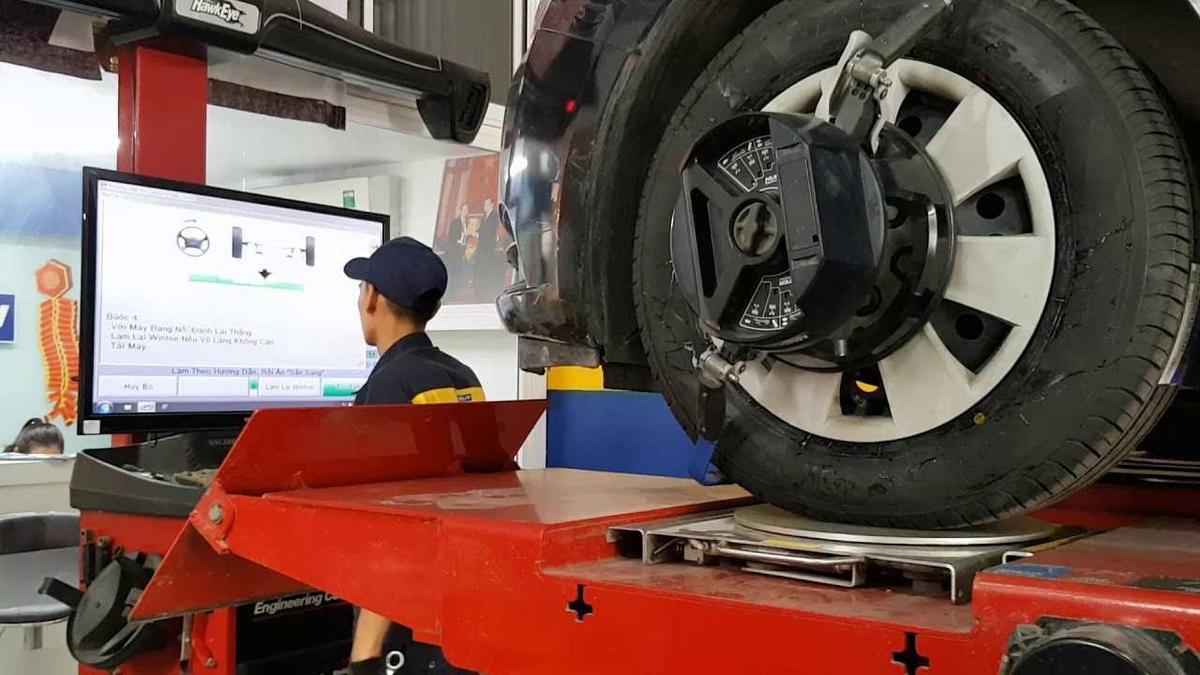 Lý do và thời điểm cần cân chỉnh thước lái ô tô