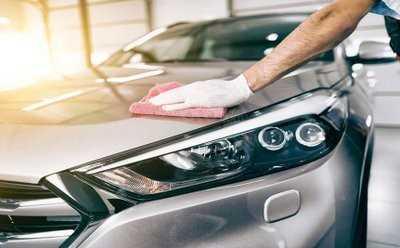 Rửa sạch vị trí bị trầy xước