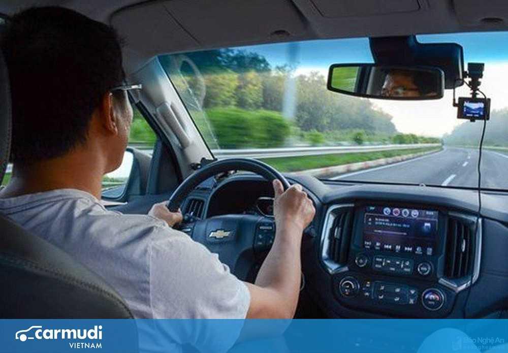 10+ nguyên tắc "sống còn" khi lái xe tốc độ cao