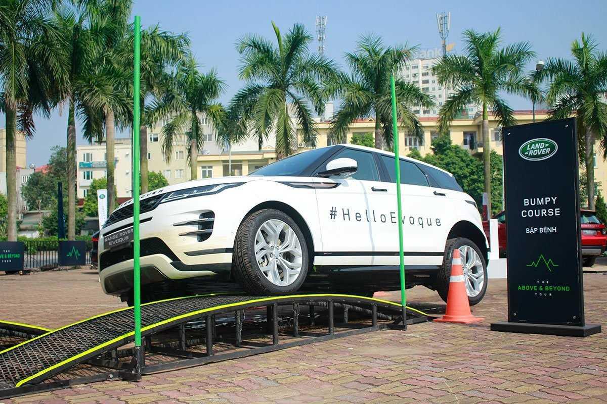 Land Over Range Rover Evoque 2020