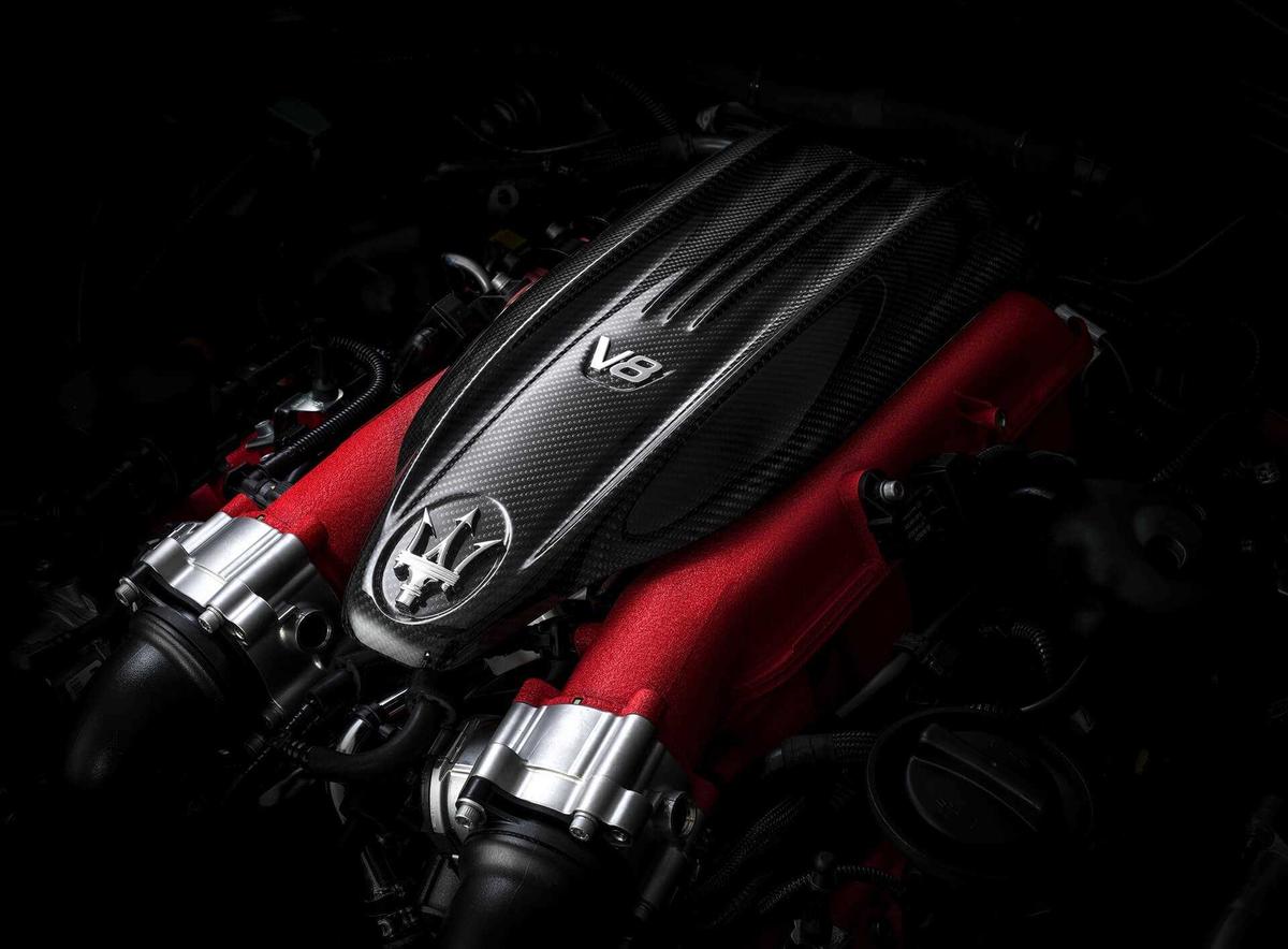 Động cơ V8 của Ferrari trên Ghibli và Quattroporte Trofeo