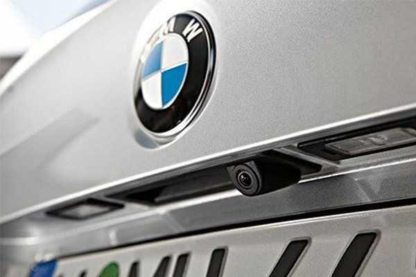 Vị trí lắp đặt camera lùi trên xe ô tô