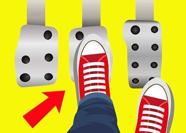 Phanh bằng chân trái