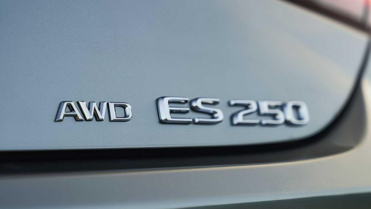 Lexus ES 250 AWD F-Sport 2021
