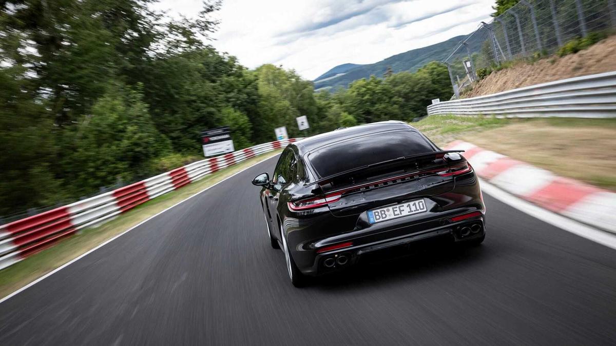Porsche Panamera 2021