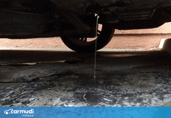 Nguyên nhân phổ biến nào gây ra hiện tượng rò rỉ nước dưới gầm xe?