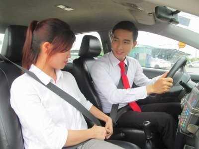 Ngồi đúng tư thế và làm quen các thao tác