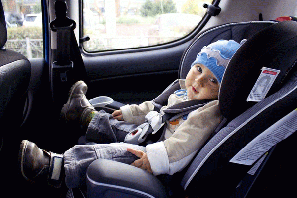 Điều gì xảy ra nếu để trẻ nhỏ trên xe ô tô quá lâu