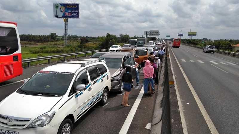 Kĩ năng giữ khoảng cách an toàn khi lái xe ô tô