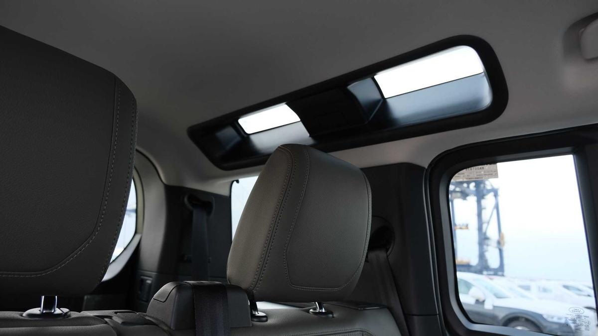 Land Rover Defender mới 