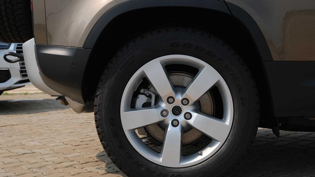 Land Rover Defender mới 