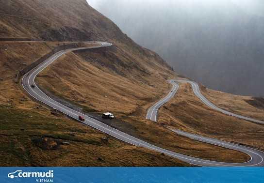 Bỏ túi kinh nghiệm cho các bác tài khi leo đèo, dốc