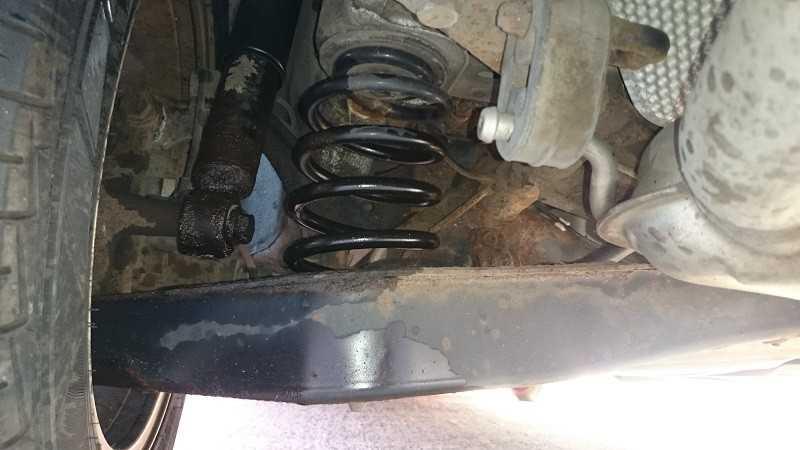 Dấu hiệu nhận biết phuộc xe ô tô cần thay sớm