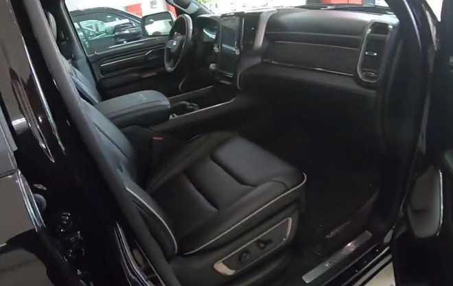 Nội thất Ram 1500 Limited Black Edition