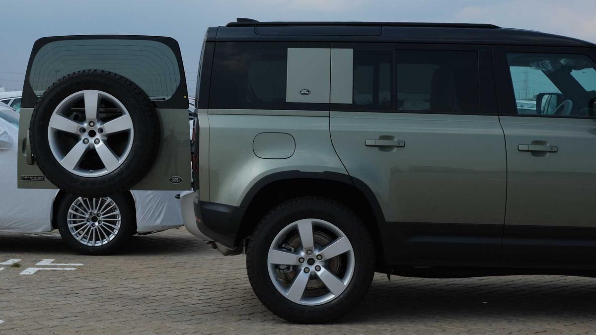 Land Rover Defender mới 