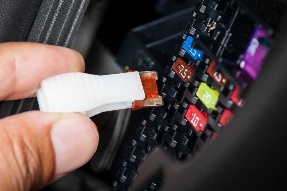 Mẹo xử lý nhanh khi cầu chì ô tô hư hỏng