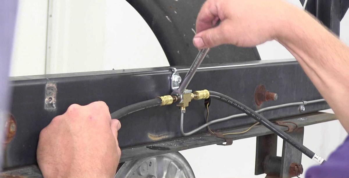 Những lưu ý trước khi khởi động ô tô