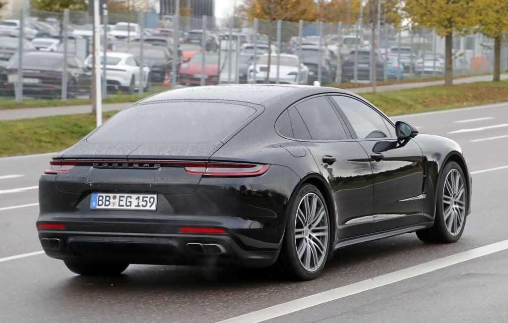 Porsche Panamera 2021