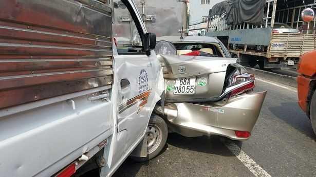 Kĩ năng giữ khoảng cách an toàn khi lái xe ô tô