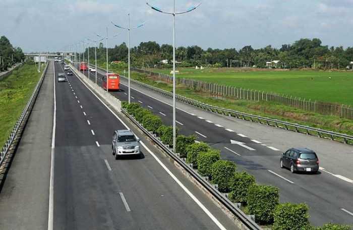 Kĩ năng giữ khoảng cách an toàn khi lái xe ô tô