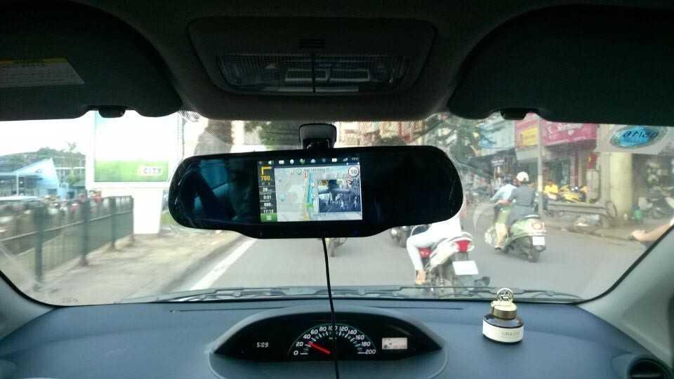 Gương tích hợp camera lùi là một cải tiến sáng tạo đầy thú vị