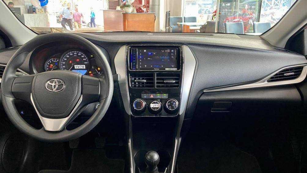 Phụ thuộc nhiều vào cảm biến và camera lùi