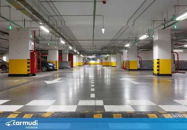 Mách bạn cách chạy xuống hầm đỗ xe trơn tru cho những bác tài mới