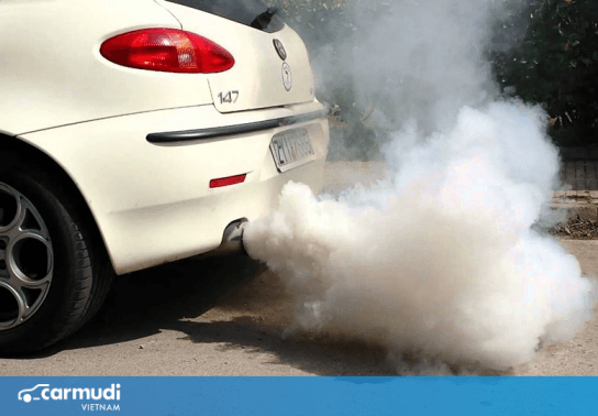 Những điều nên biết nếu xe ô tô của bạn nhả khói trắng từ ống xả xe
