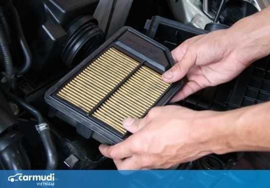 Lọc gió động cơ - chi tiết quan trọng nhưng thường bị bỏ quên khi vệ sinh ô tô