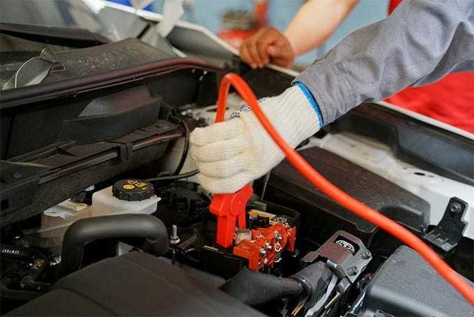 Điện áp và dung lượng nên giống bình ắc quy ô tô cũ