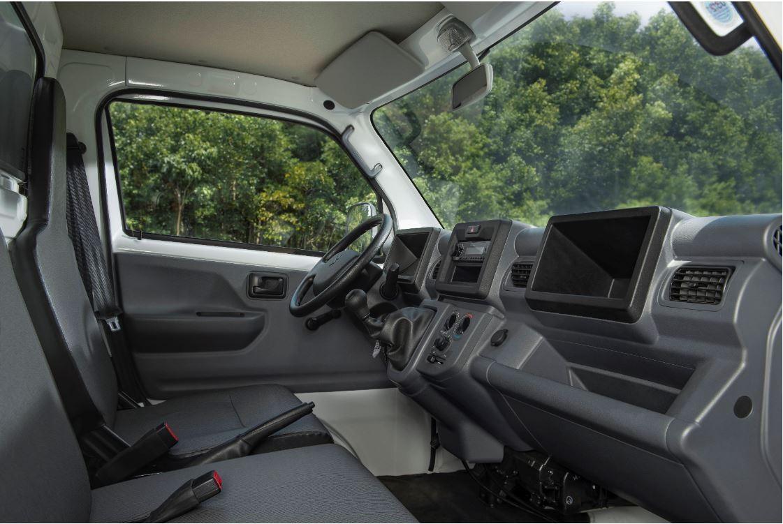 Super Carry Pro sở hữu khoang lái rộng rãi và bố trí thuận tiện cho người lái.
