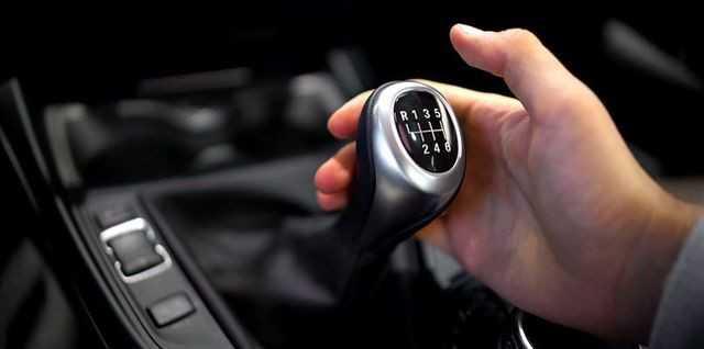 Cách chạy xe xuống hầm cho xe số sàn.