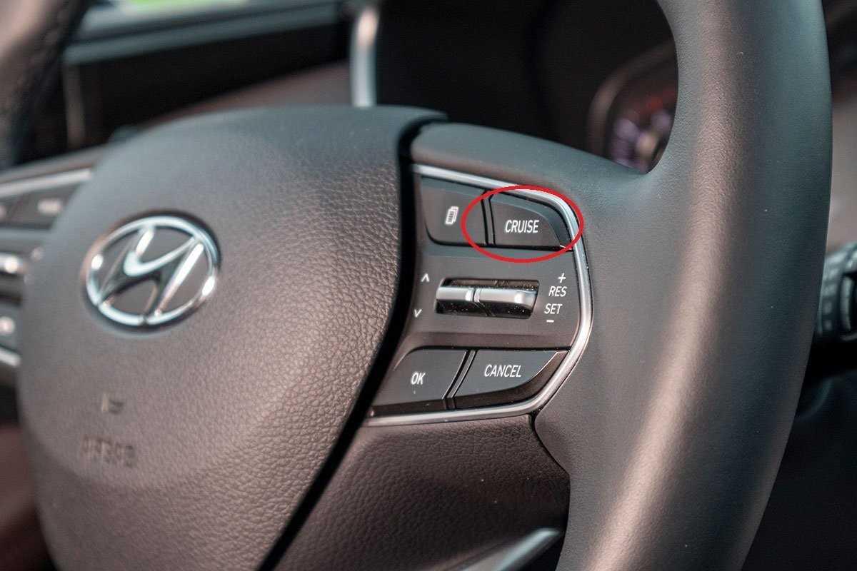 Điều khiển hành trình Cruise Control trên nhiều mẫu ô tô hiện nay