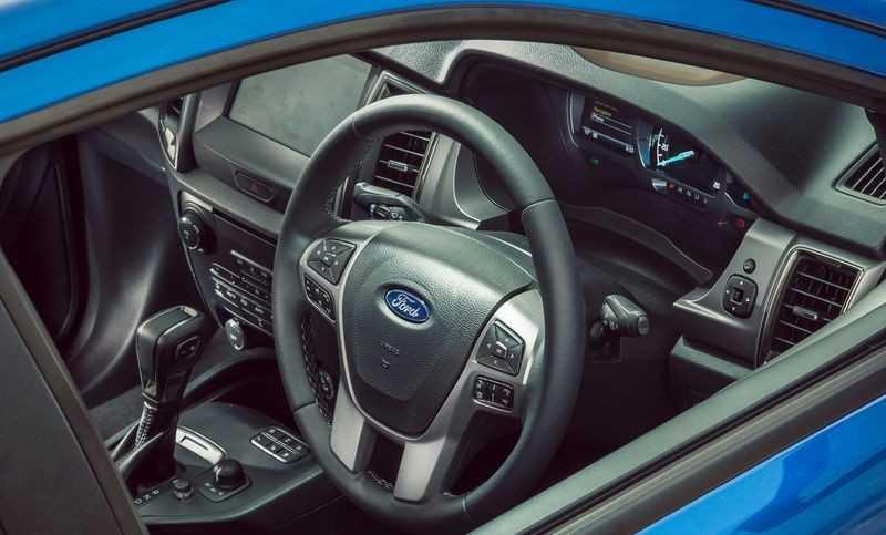 Nội thất Ranger 4×4 XLT Double Cab Chassis