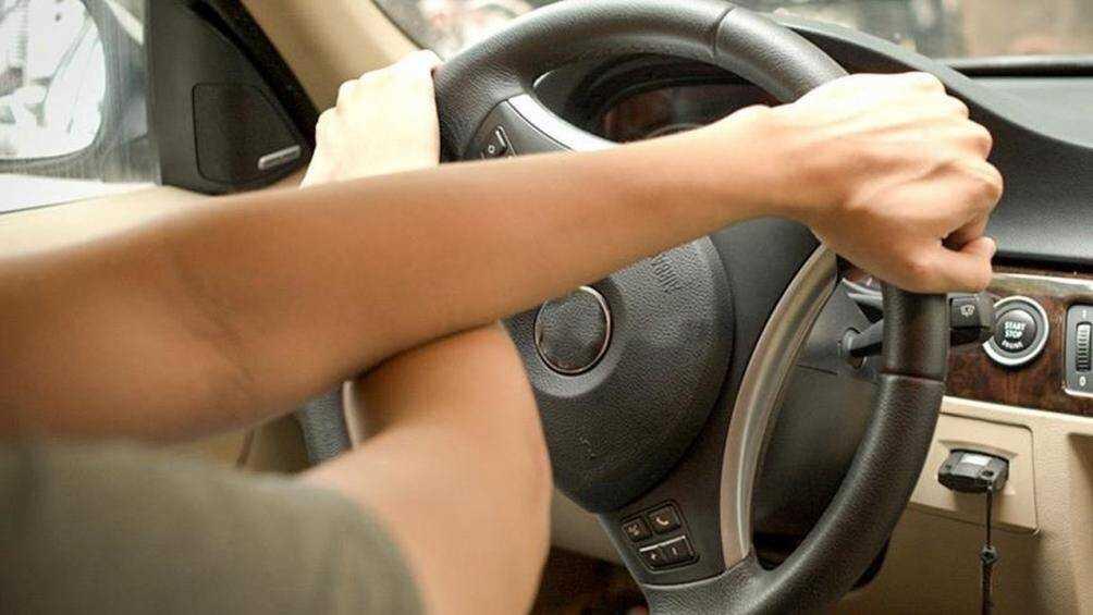 Đánh chéo tay khi vào cua