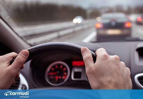 Lưu ý những gì khi điều khiển ô tô nếu không muốn mất mạng