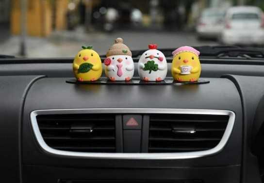 Trang trí trên bảng điều khiển của ô tô