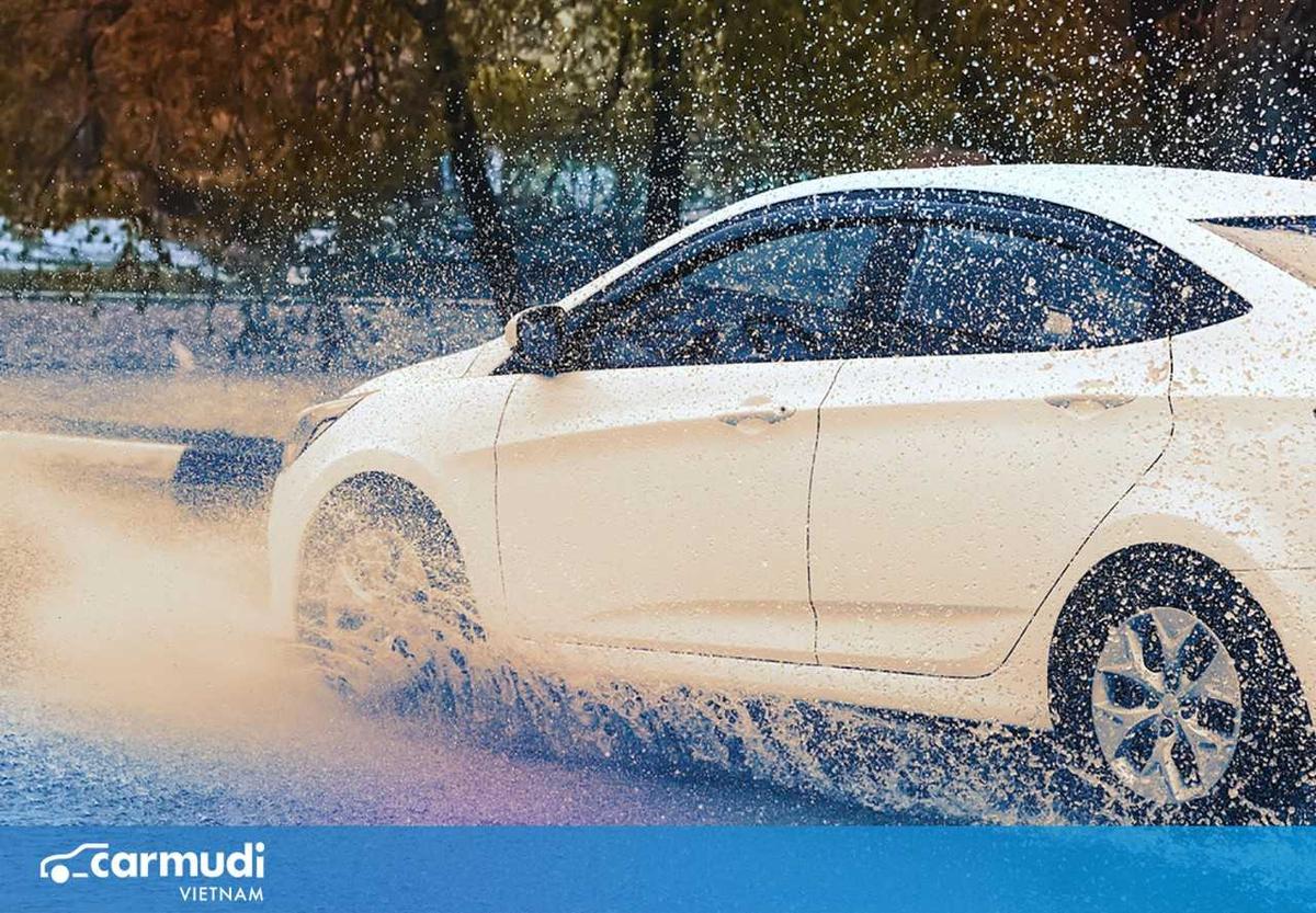 Nắm bí quyết vững tay lái khi điều khiển xe trên đường trơn