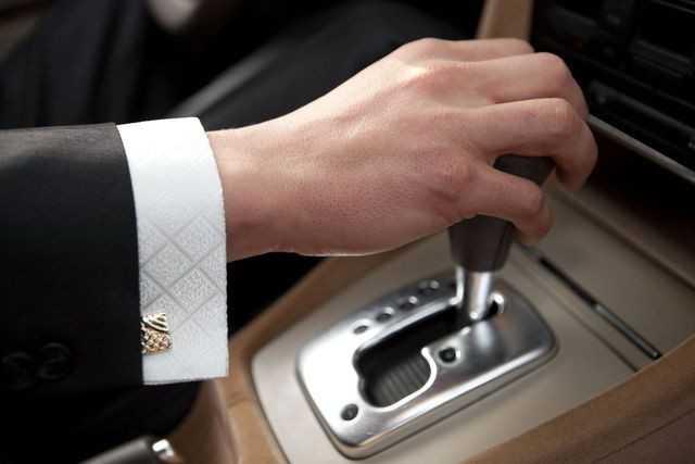 Cách chạy xe xuống hầm cho xe số tự động.