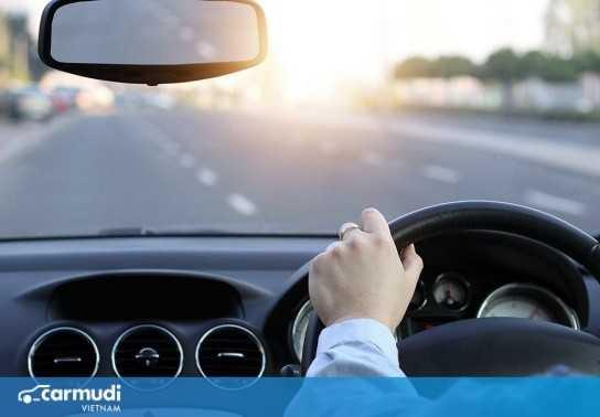 Người lái cần chú ý giảm tốc độ trong những trường hợp nào?